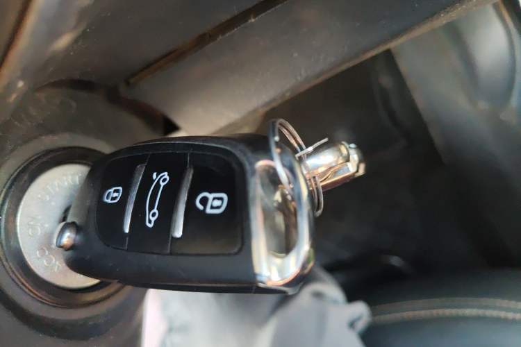 Used Great Wall Wingle 5 2013 2.4L European Version Two-Wheel Drive Elite Edition Big Double Cab – 4G69S4N
