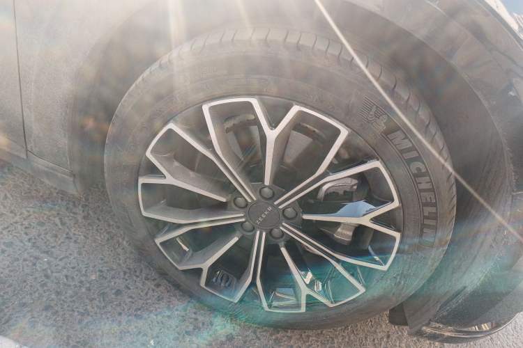 Used Zeekr 007 2025 Rear-Drive Intelligent Driving Version 75 kWh Right Front Wheel Hub