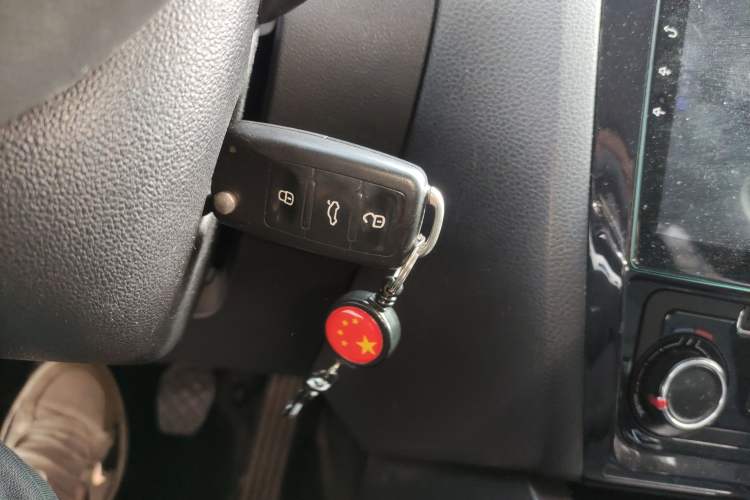 Used Volkswagen Sagitar 2015 1.6L Manual Fashion Edition
