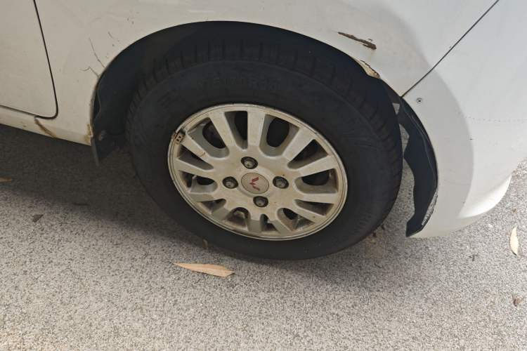 Used Wuling Rongguang V 2018 1.5L Standard Version Right Front Wheel Hub