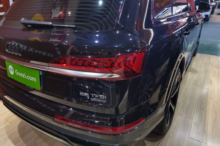 Used Audi Q7 2020 55 TFSI quattro S line sports model