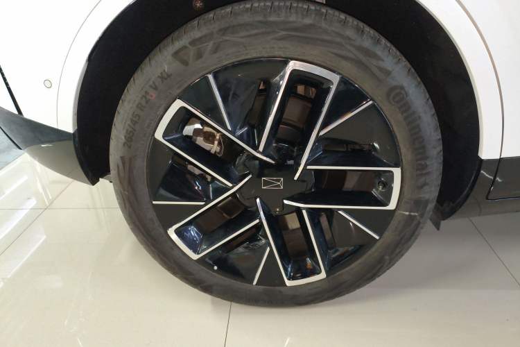 Used Avatr 11 2025 Year Updated Max Extended-Range Version Exterior 5