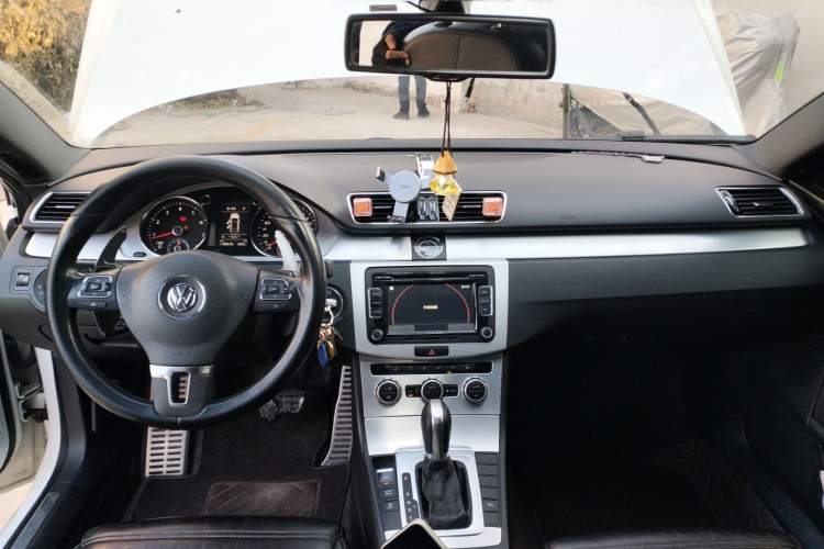 Used Volkswagen FAW-Volkswagen CC 2015 1.8TSI Prestige Model Center Console