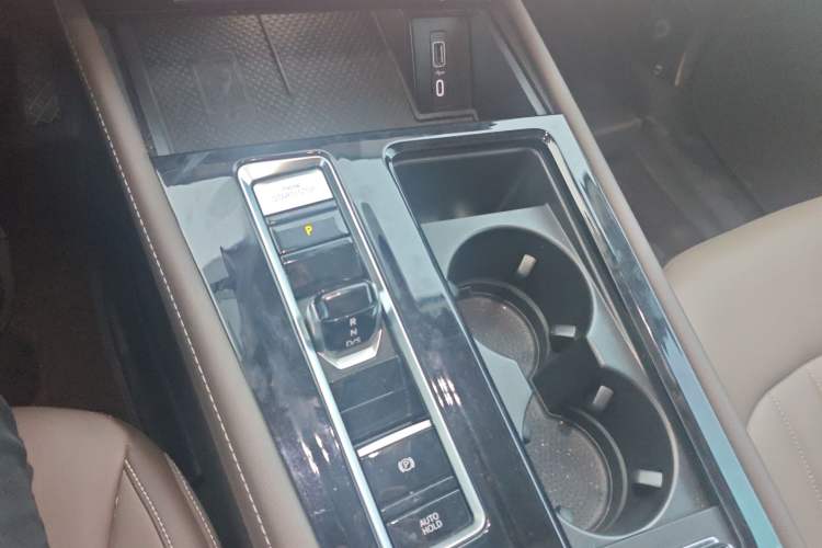 Used Volkswagen Viloran 2024 330TSI Luxury Edition Gear Lever