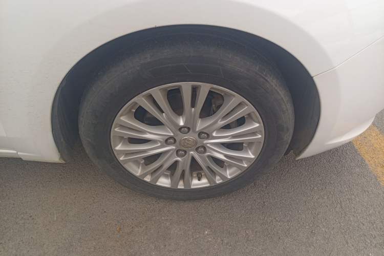 Used Buick GT 2017 15N Automatic Elite Version Right Front Wheel Hub