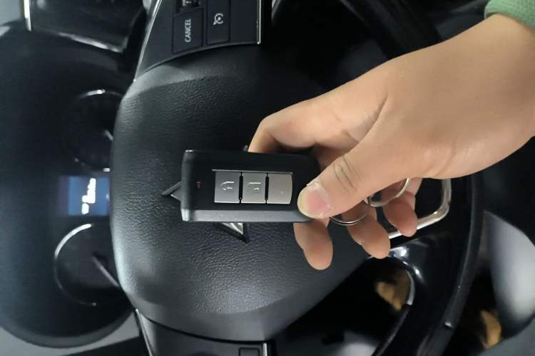 Used Mitsubishi Outlander 2020 2.0L Two-Wheel Drive Comfort Edition 7-Seater