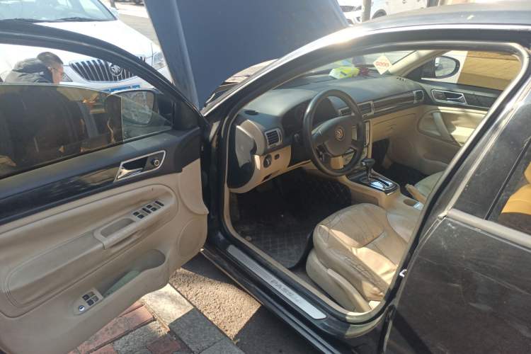 Used Volkswagen Passat 2009 2.0L MFI Automatic Luxury Edition Driver Seat