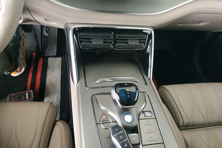 Used BYD Tang New Energy 2025 Intelligent Driving Version DM-i 115KM Flagship Edition Gear Lever