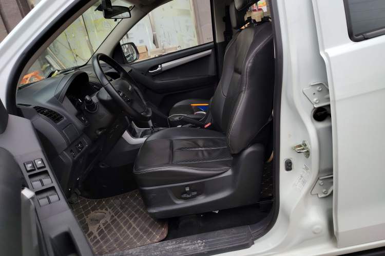 Used Isuzu D-MAX 2015 2.5T Four-Wheel Drive Automatic Ultra-Luxury Version 4JK1 Left Front Seat