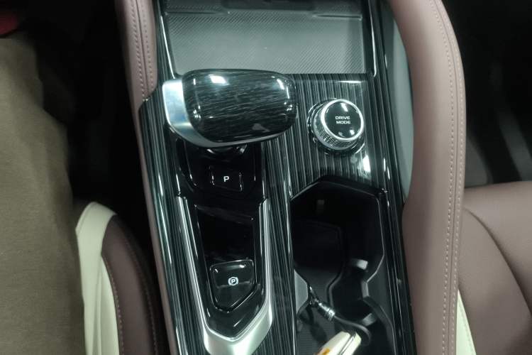 Used Geely Auto Monjaro L 2024 2.0TD High-Power Automatic Two-Wheel Drive Yunqi Version
