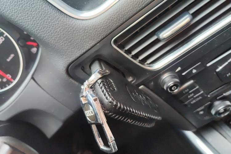 Used Audi Q5 2011 2.0TFSI Ambition Edition Vehicle Key