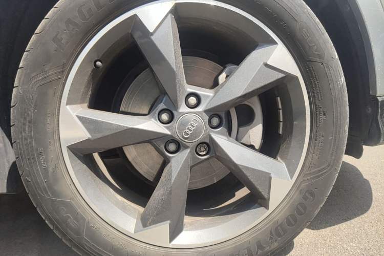 Used Audi Q3 2019 40 TFSI Fashion Dynamic Model
