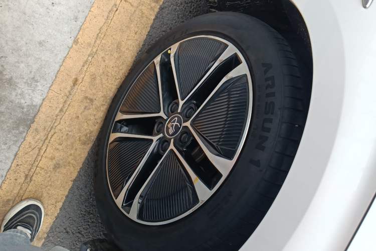 Used BYD Han 2020 EV Long-Range Deluxe Model Right Front Wheel Hub