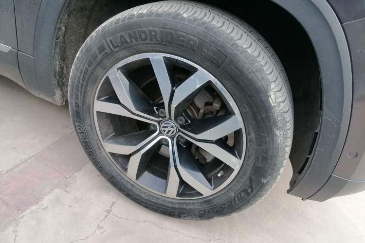 Used Volkswagen Teramont 2017 330TSI Two-Wheel-Drive Luxury Edition Right Front Wheel Hub