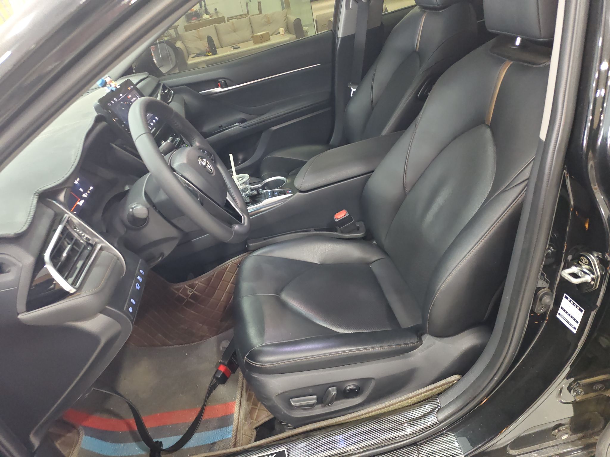 Переднее сиденье в автомобиле