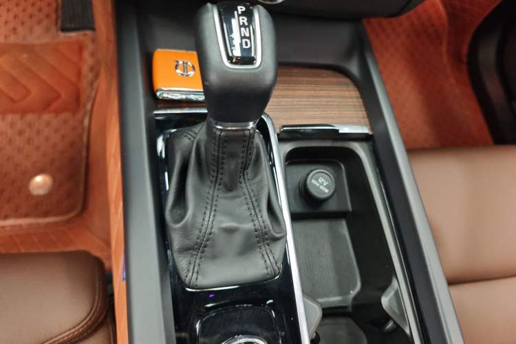 Used Volvo XC60 2021 T5 4x4 Smart Luxury Edition Gear Lever