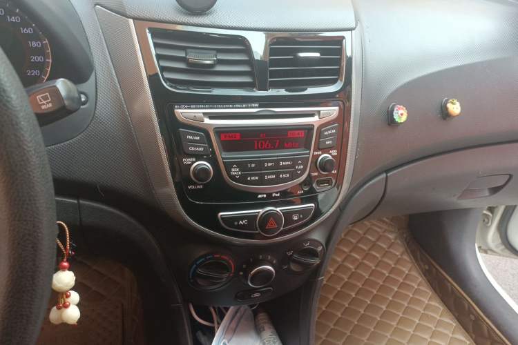 Used Hyundai Verna Ray 2016 1.4L Automatic Leading-Edge GLX
