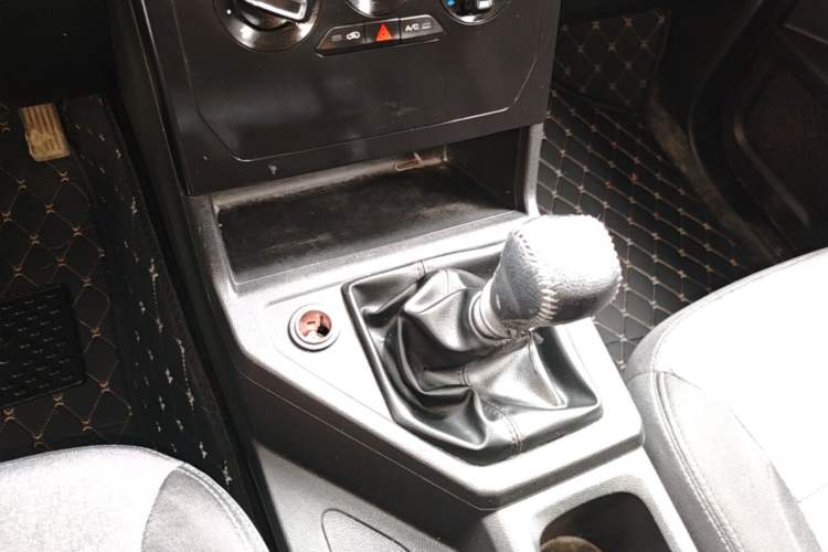 Used Wuling Hongguang PLUS 2019 1.5T Manual Comfort Version 7 Seats Gear Lever