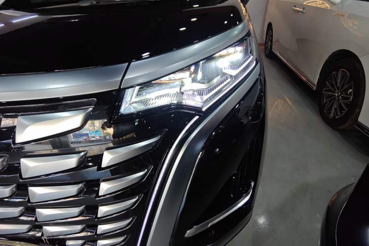 Used Denza D9 2022 DM-i 970 Four-Wheel Drive Flagship Model