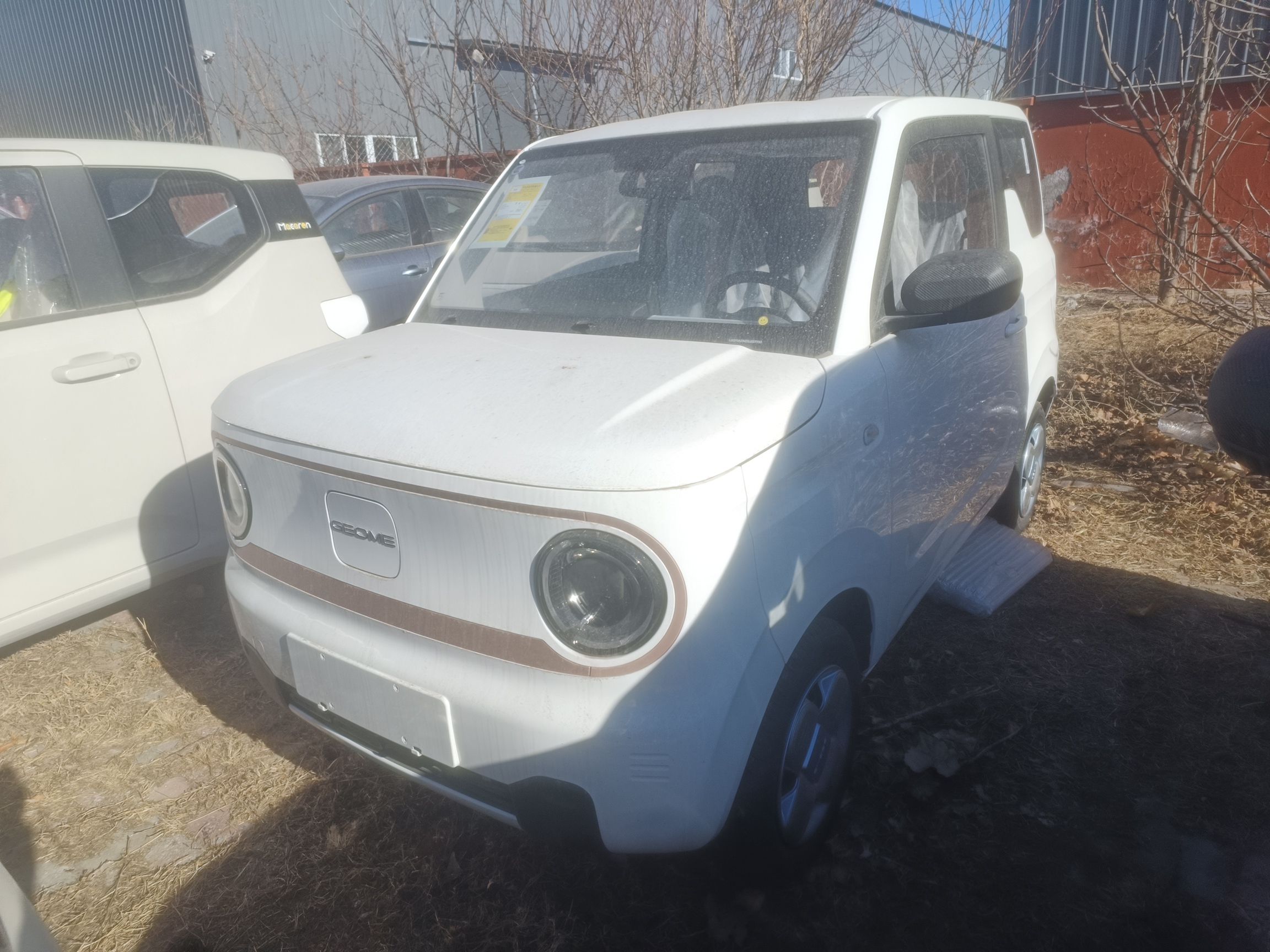 Под передней частью автомобиля