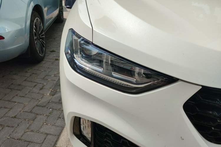 Used Wey VV5 2017 2.0T Ultra-Luxury Version Right Front Headlight