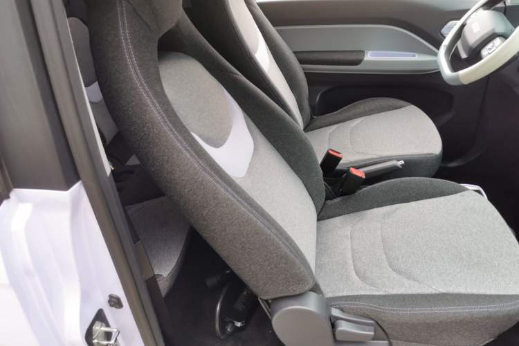 Used Chery QQ Ice Cream 2022 170km Sundae Phosphate Lithium-Ion