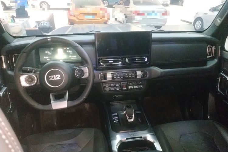 Used 212 T01 2024 2.0T Explorer
