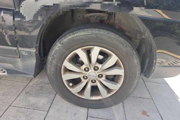 Used Kia Sportage 2013 2.0L Manual Two-Wheel Drive GL Trim Right Front Wheel Hub