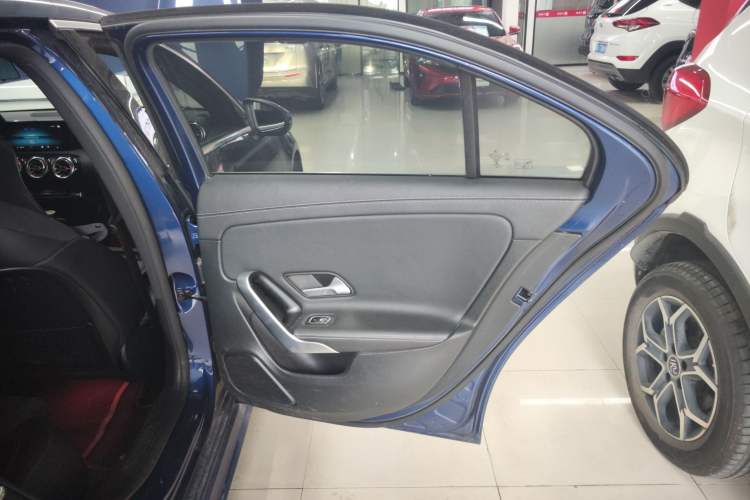 Used Mercedes-Benz A-Class 2021 A 200 L Sport Sedan Fashion Model
