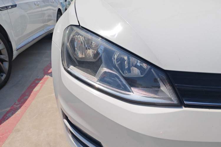 Used Volkswagen Golf 2016 230TSI Automatic Luxury Version Right Front Headlight