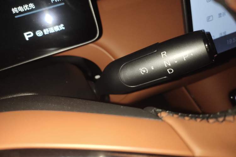 Used GAC Trumpchi Xiangwang S7 2025 180km Ultra All-Wheel Drive LiDAR Edition Gear Lever