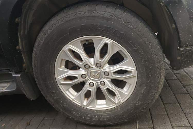 Used JMC Yusheng S350 2014 2.4T Automatic 4x4 Diesel Luxury Version with Sunroof 5 Seats
