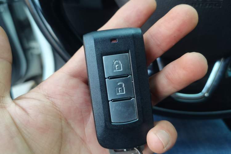 Used Mitsubishi Outlander 2019 2.0L Two-Wheel Drive Comfort Edition 5 Seats China VI Standard
