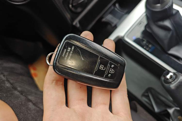 Used Toyota Prado 2018 3.5L Automatic TX-L with Rear-Mounted Spare Tire Vehicle Key