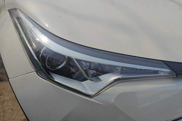 Used Toyota C-HR 2018 2.0L Leading with Sunroof China VI Standard
