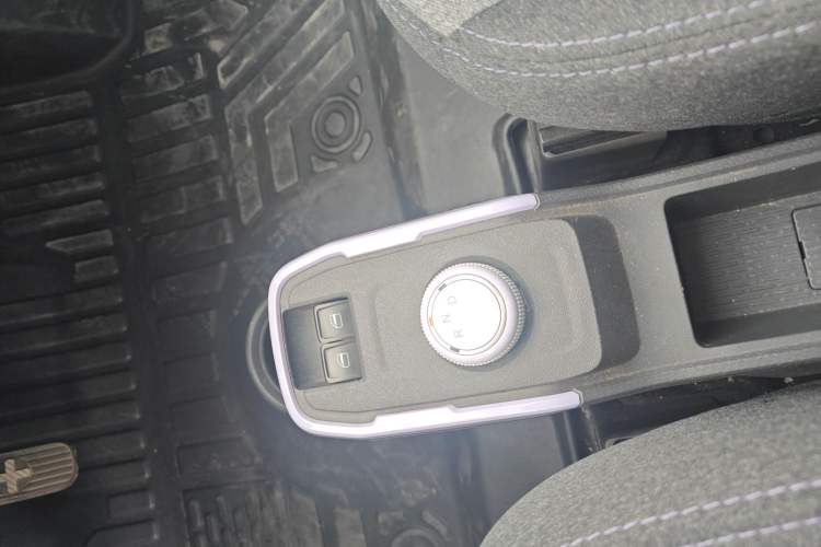 Used Chery QQ Ice Cream 2022 Pudding Model Gear Lever