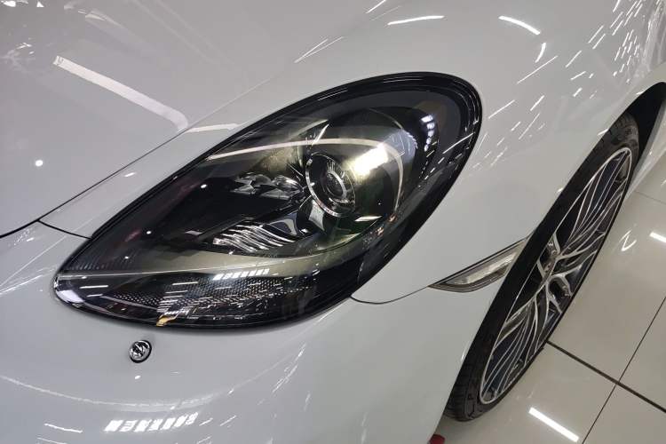 Used Porsche 718 2018 Cayman 2.0T
