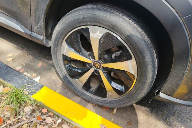 Used BYD Song PLUS New Energy 2021 EV Flagship Model Right Front Wheel Hub