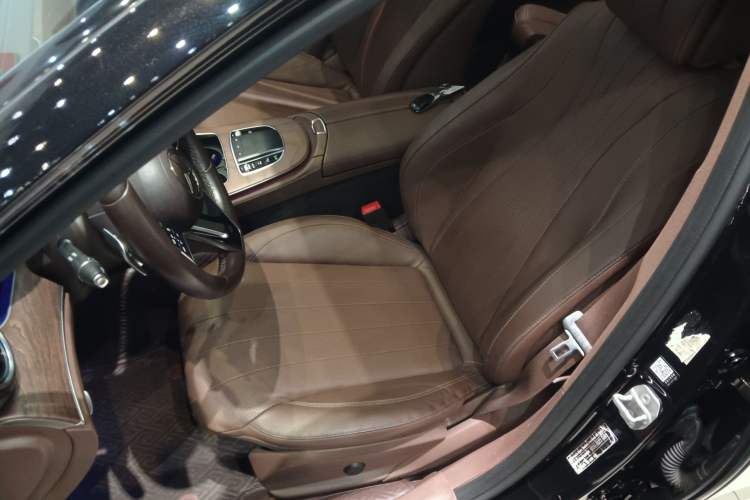Used Mercedes-Benz E-Class 2022 Revised Version E 300 L Fashion Edition Left Front Seat