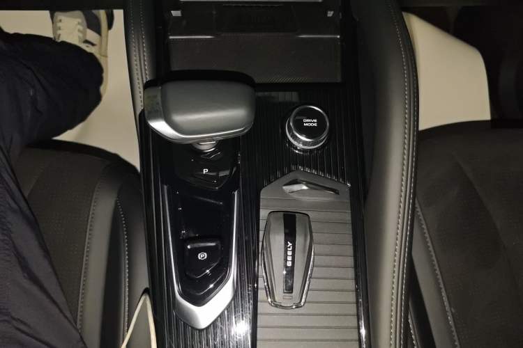 Used Geely Auto Monjaro L 2024 2.0TD High-Power Automatic Two-Wheel Drive Skyline Edition