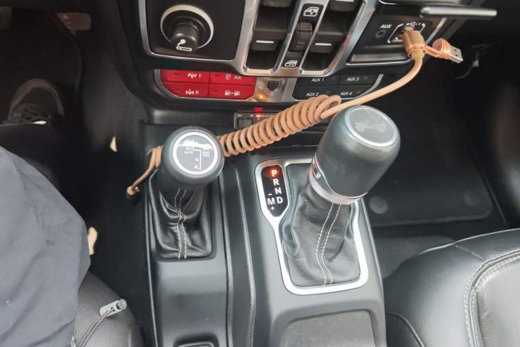 Used Jeep Wrangler 2019 2.0T Sahara Four-Door Version China VI Emission Standard
