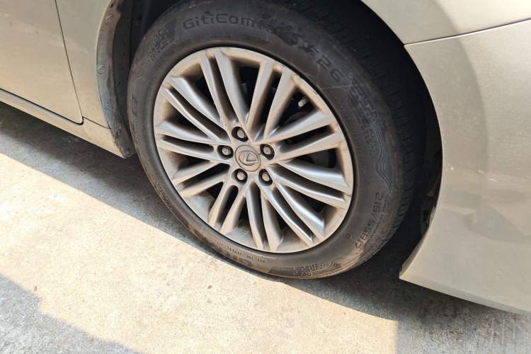 Used Lexus ES 2015 250 Elegant Edition Right Front Wheel Hub