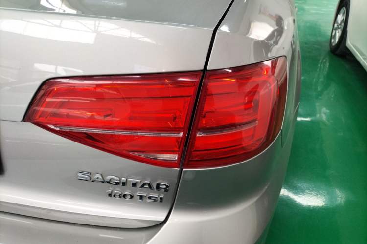 Used Volkswagen Sagitar 2017 180TSI Automatic Luxury Edition
