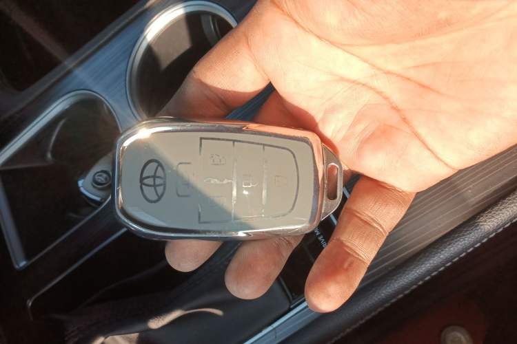 Used Toyota SIENNA 2021 2.5L Hybrid Premium Edition Vehicle Key