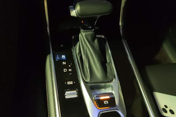 Used CHANGAN CS75 2020 280T DCT Luxury Version China VI Standard Gear Lever