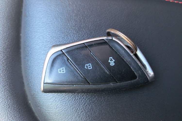 Used SAIC MAXUS T90 2021 2.0T Twin-Turbo Automatic All-Wheel Drive High-Ride Comfort Edition with Extended Cargo Space Vehicle Key