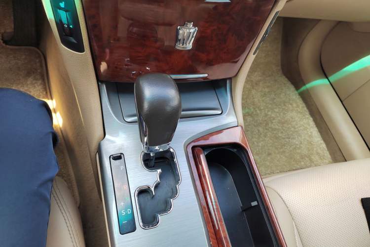 Used Toyota Crown 2012 2.5L Royal Leather Edition
