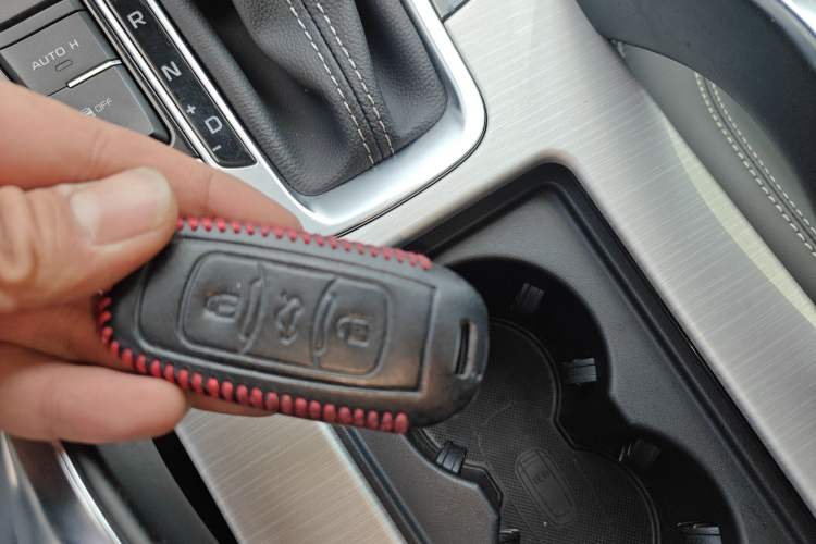 Used Geely Auto Emgrand X7 Sport 2018 1.8TD Automatic Two-Wheel Drive Smart Connect 4G Internet Edition Vehicle Key