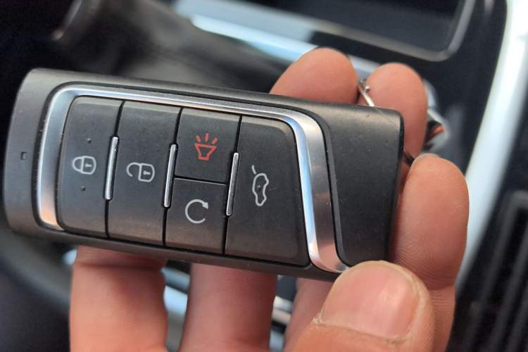 Used GAC Trumpchi GS7 2017 320T Two-Wheel-Drive Luxury Smart Connectivity Model
