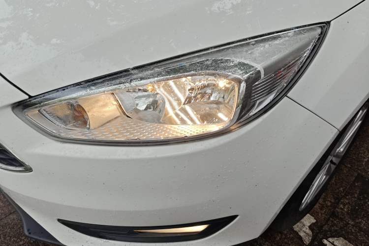 Used Ford Focus 2018 Hatchback Classic 1.6L Automatic Trendy SmartDrive Edition
